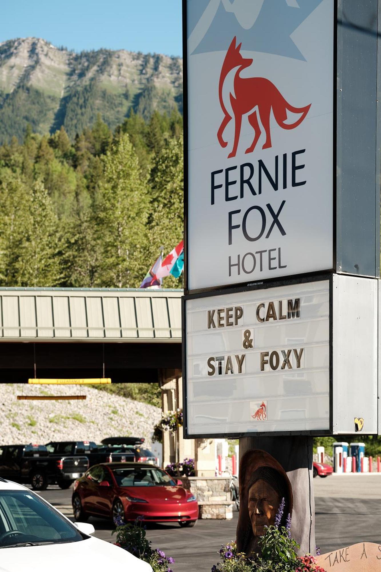 Fernie Fox Hotel Zewnętrze zdjęcie